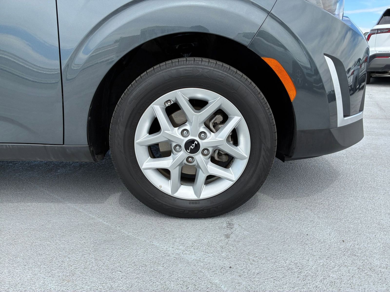 Used 2025 Kia Soul LX w/ LX Technology Package FWD image 25