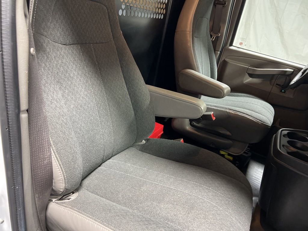 Used 2023 GMC Savana 2500 w/ Driver Convenience Package image 10