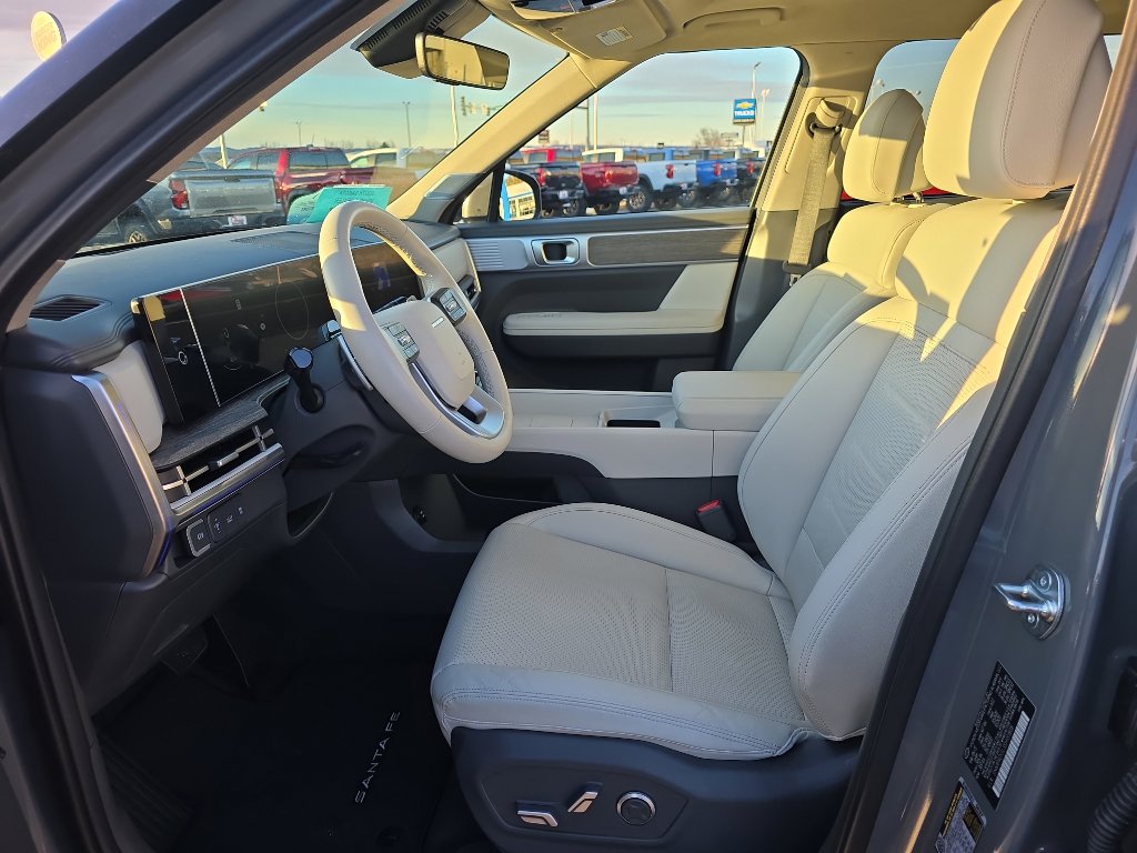 Used 2025 Hyundai Santa Fe Limited image 9