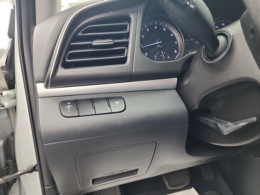 Used 2019 Hyundai Elantra SE w/ Cargo Package FWD image 27