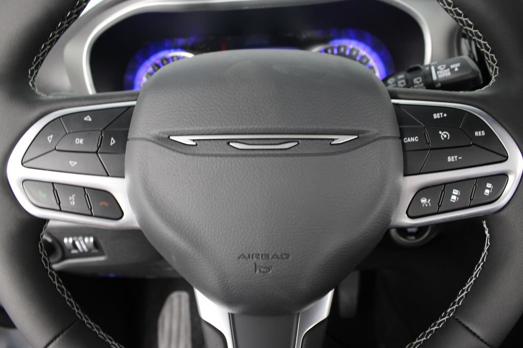 New 2027 Chrysler Pacifica Select FWD image 12
