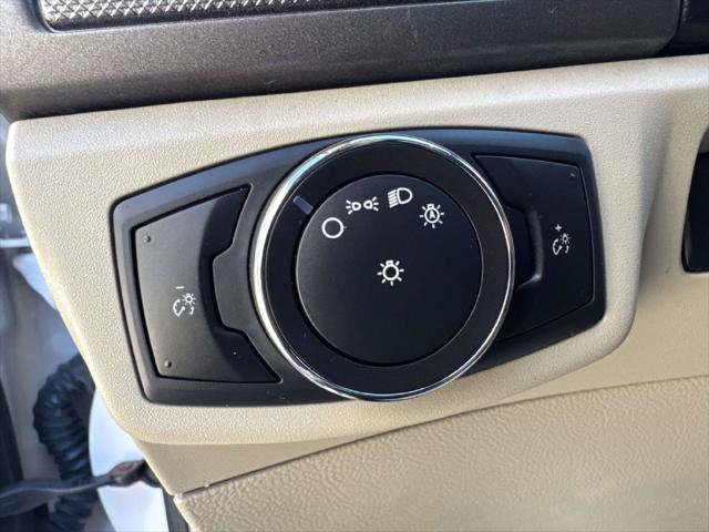 Used 2019 Ford Fusion SE FWD image 19