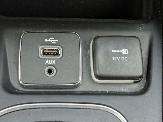 Used 2019 Jeep Cherokee Latitude w/ Popular Appearance Group FWD image 23