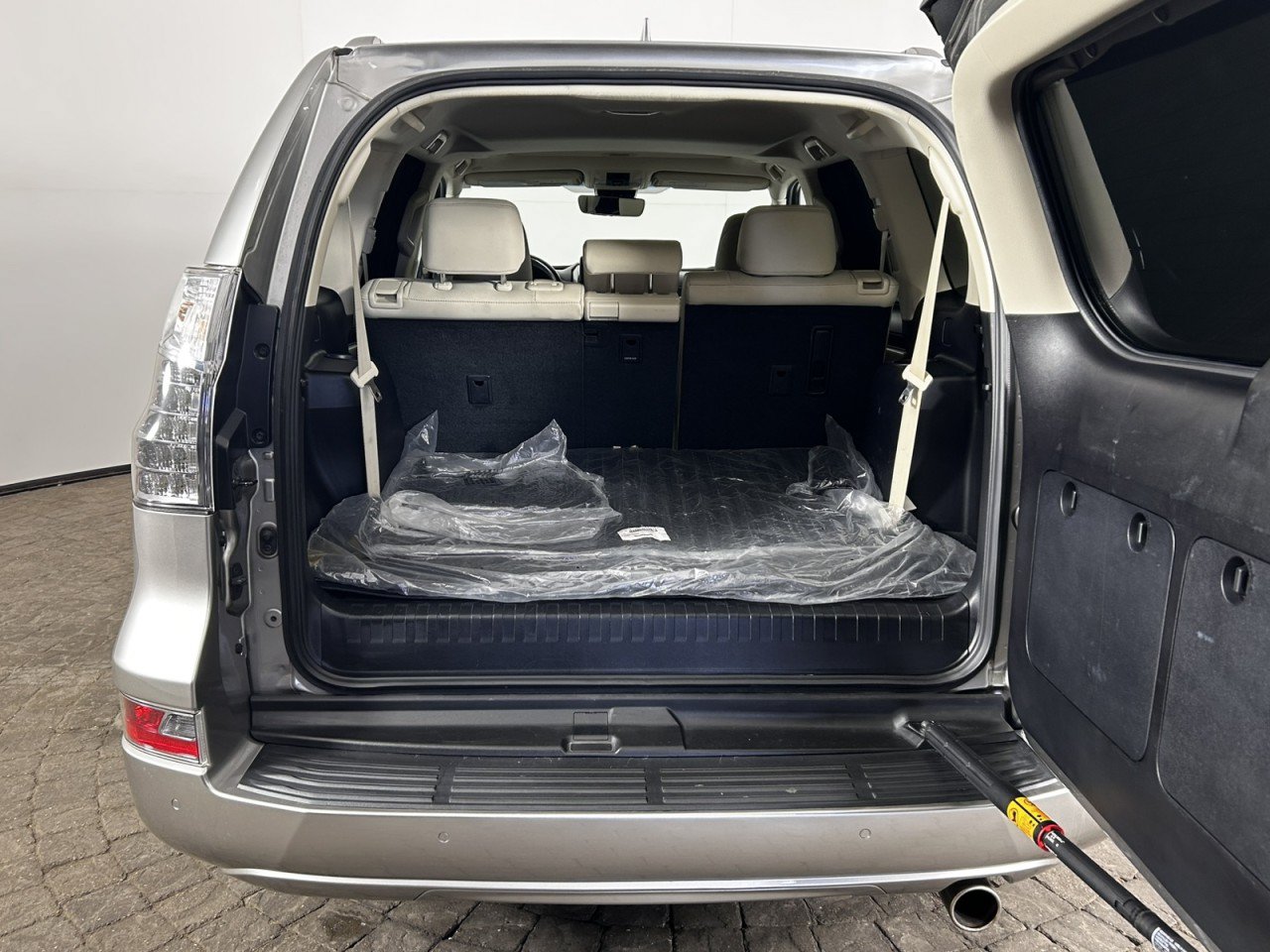 Used 2022 Lexus GX 460 w/ Accessory Package AWD/4WD image 7