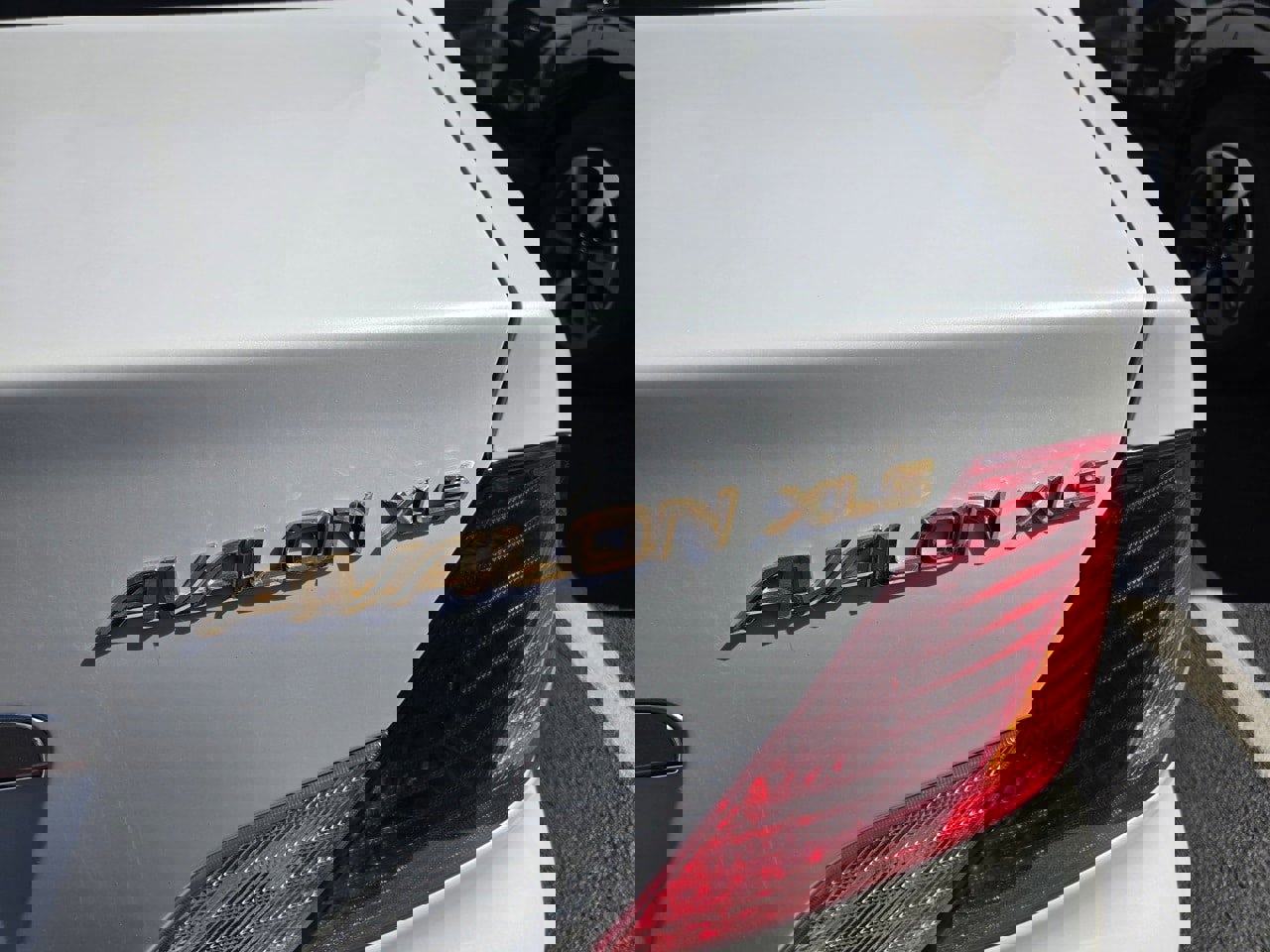 Used 2000 Toyota Avalon XLS image 14