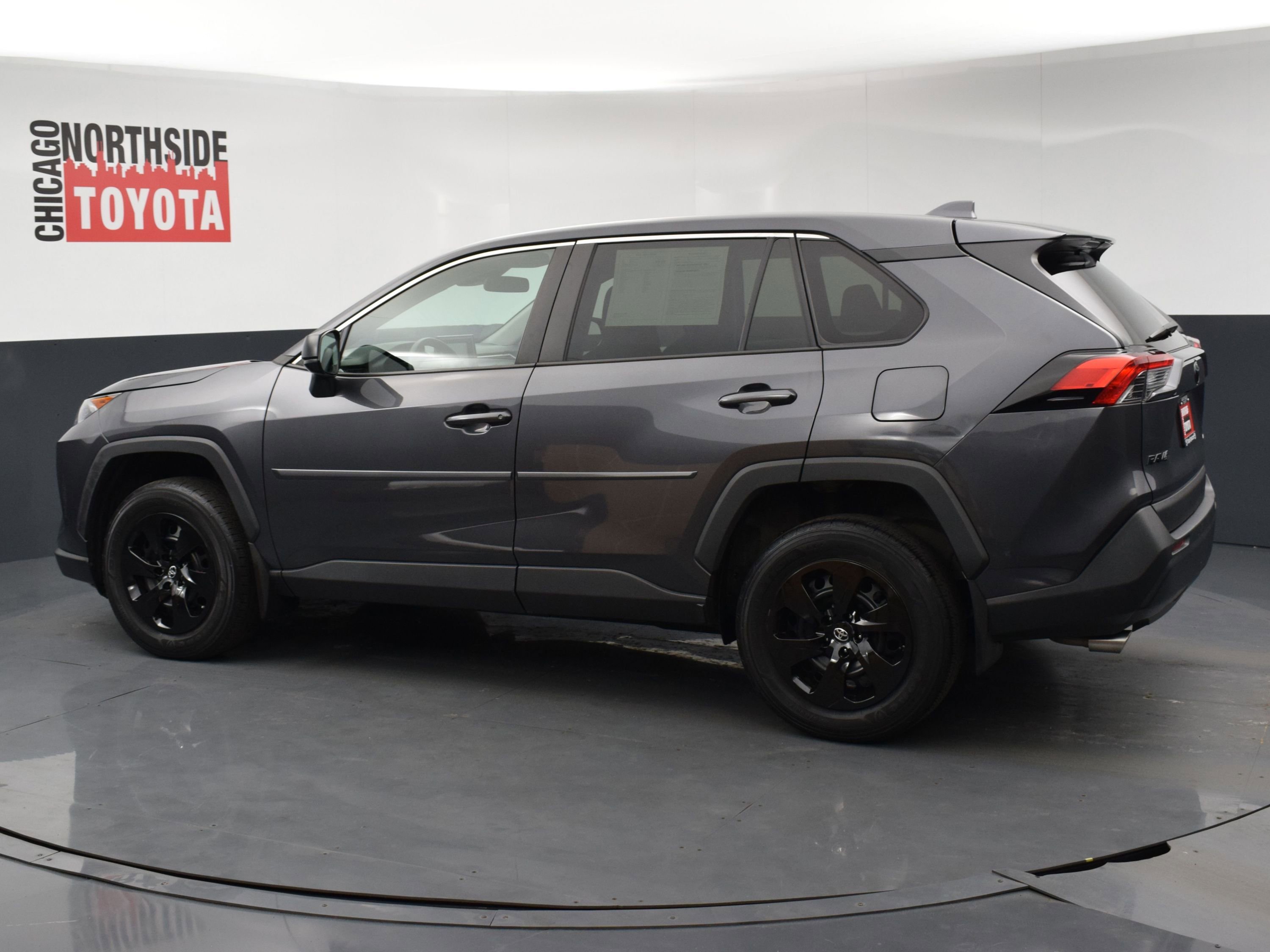 Used 2022 Toyota RAV4 LE image 2