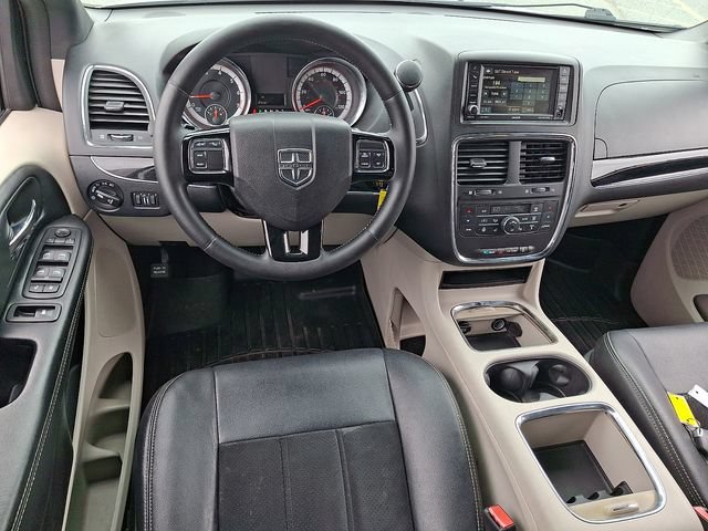 Used 2016 Dodge Grand Caravan SXT FWD image 12