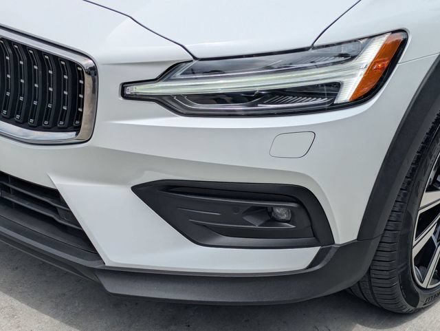 Certified 2025 Volvo V60 B5 Cross Country Ultra AWD/4WD image 9