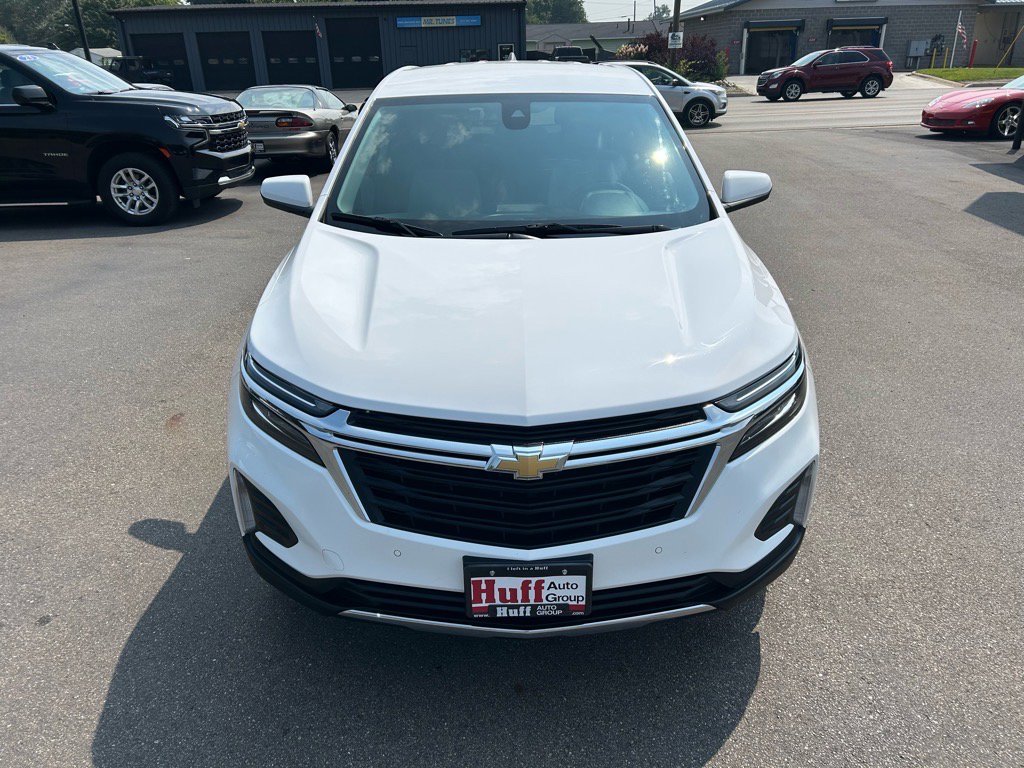 Used 2023 Chevrolet Equinox LT w/ Driver Convenience Package image 2