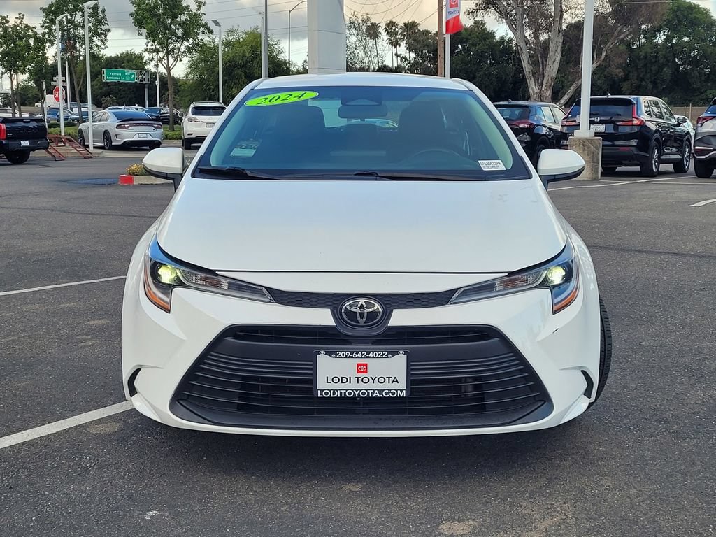 Used 2024 Toyota Corolla LE FWD image 2