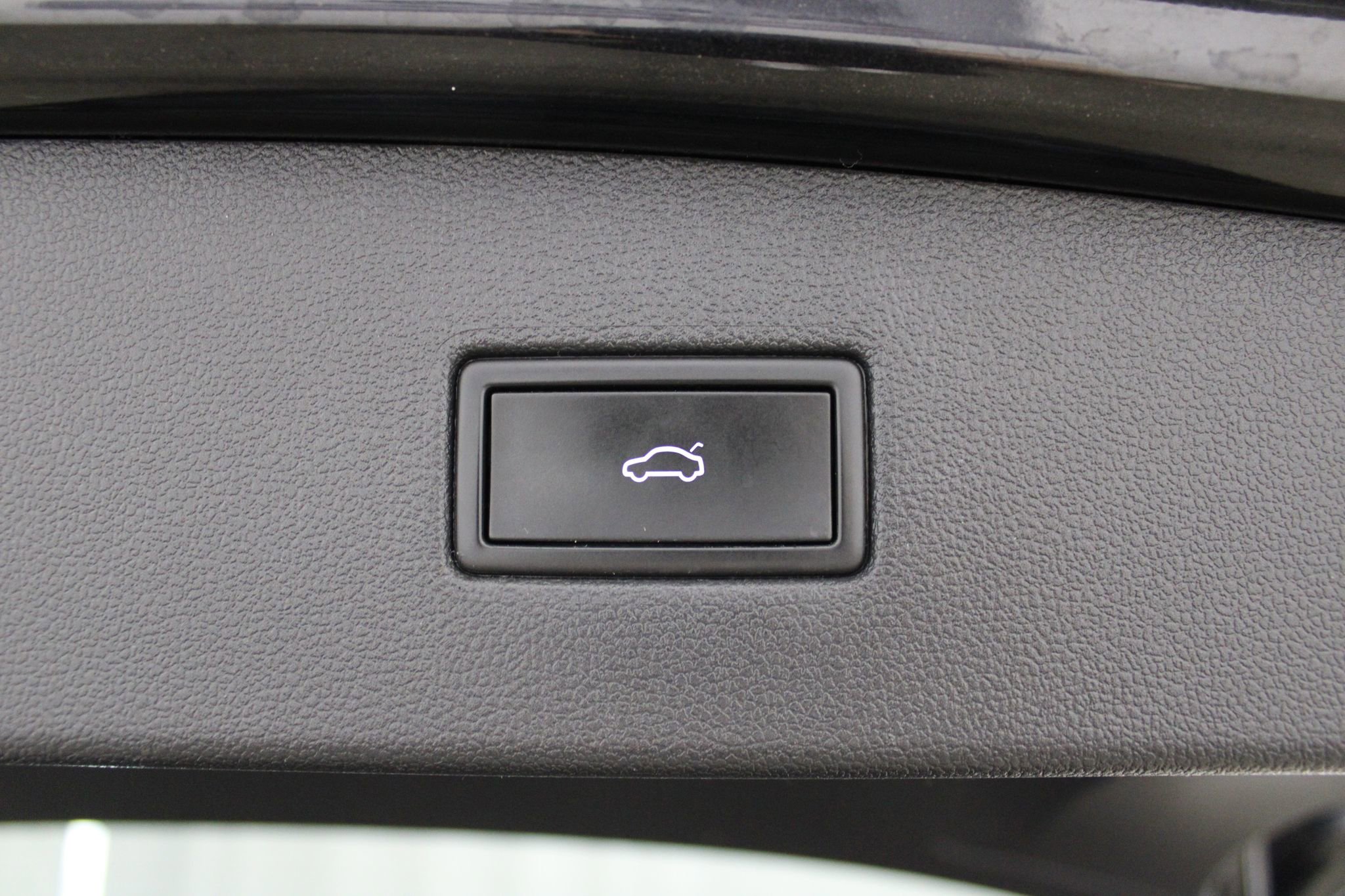 Used 2022 Volkswagen Tiguan SE R-Line image 18