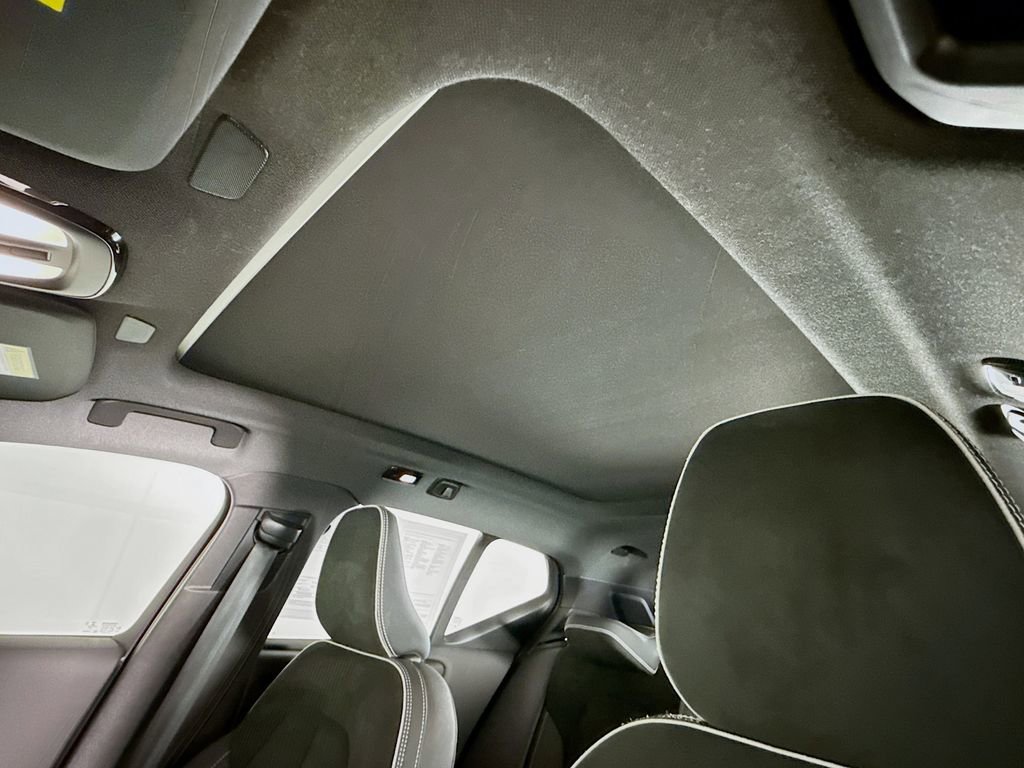 Used 2023 Volvo XC40 B5 Ultimate w/ Protection Package Premier image 23