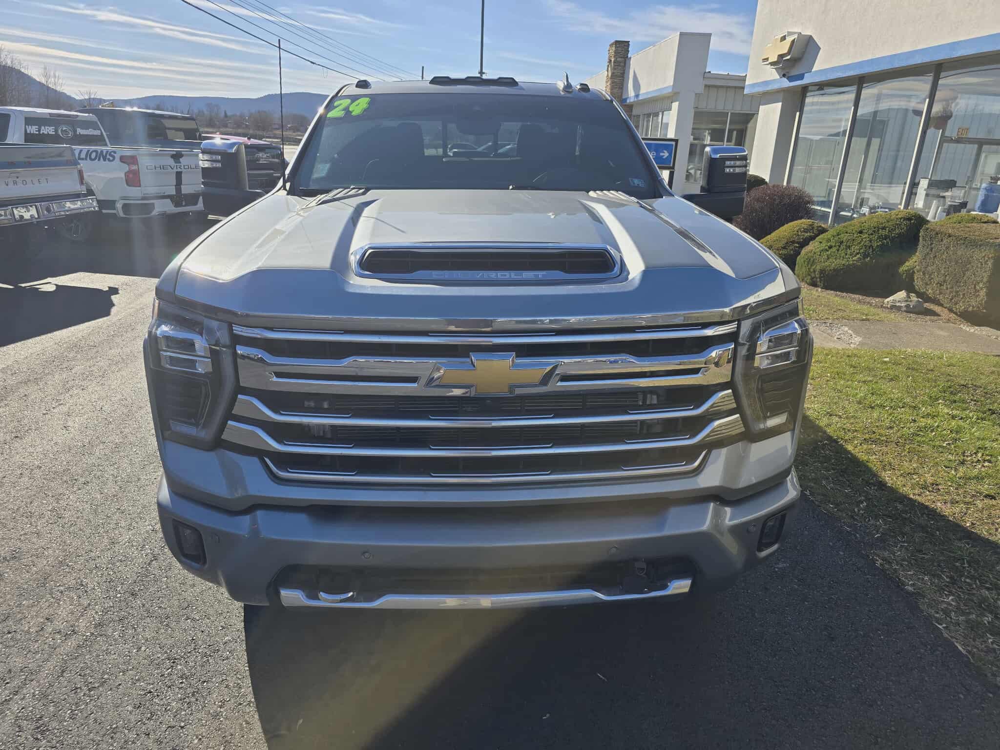 Used 2024 Chevrolet Silverado 3500 High Country w/ High Country Premium Package image 8
