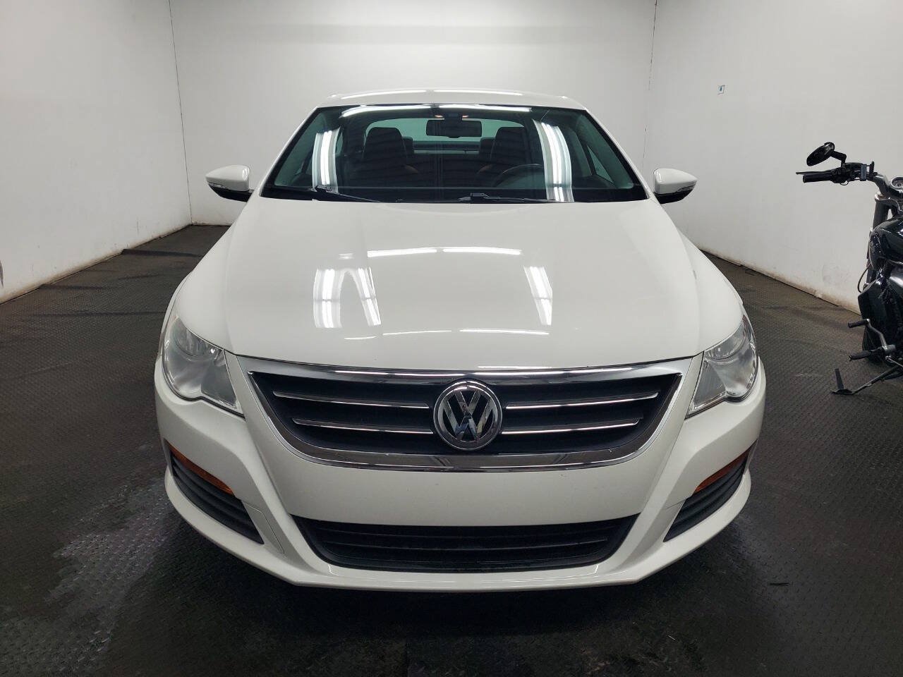Used 2011 Volkswagen CC Sport FWD image 2