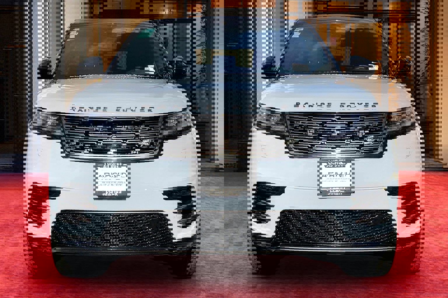 Used 2025 Land Rover Range Rover Velar Dynamic SE image 3