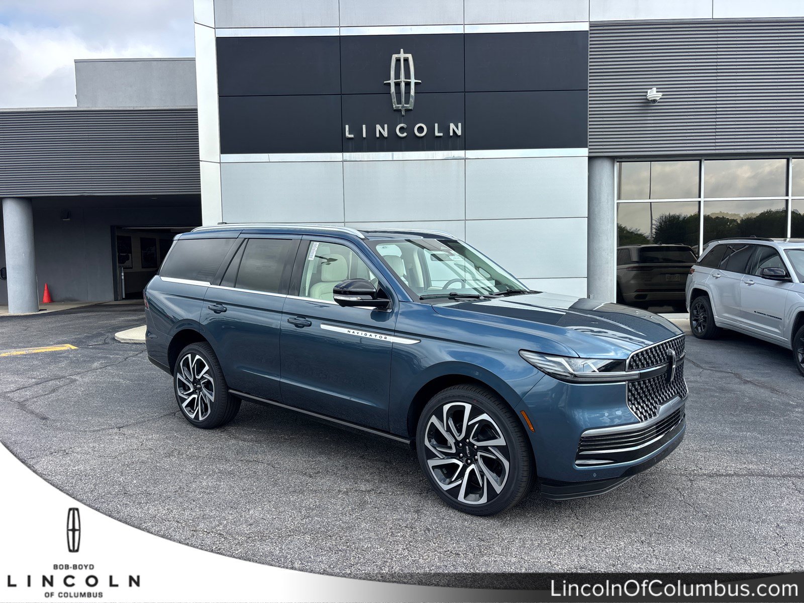 New 2027 Lincoln Navigator Reserve AWD/4WD image 1