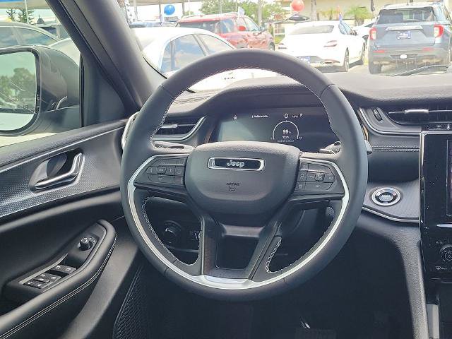 Used 2025 Jeep Grand Cherokee Laredo RWD image 13