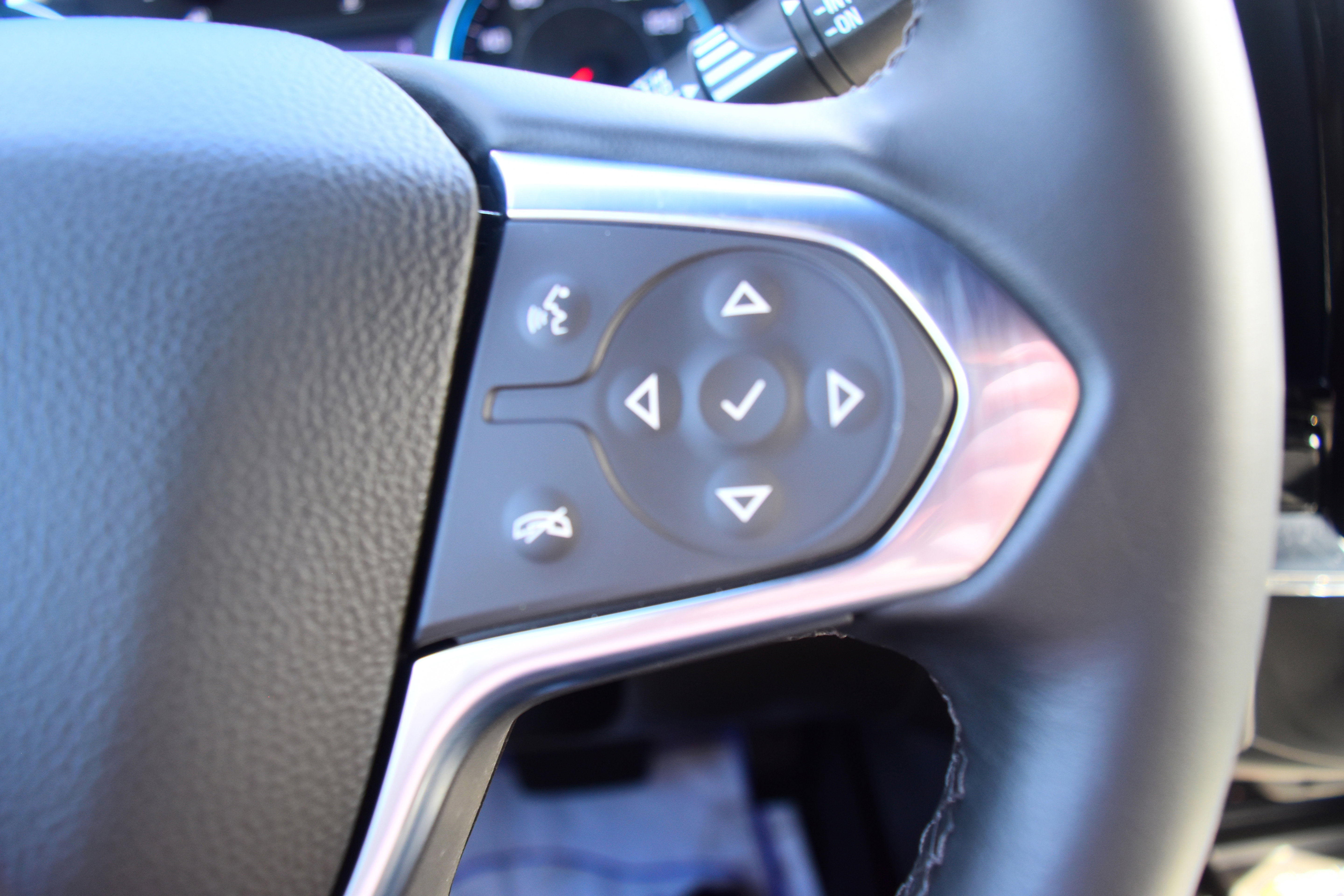 Used 2023 Chevrolet Traverse LT w/ Rear Camera Mirror Package image 21