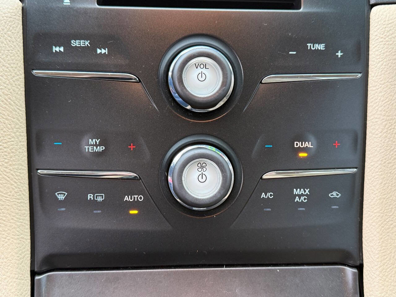 Used 2015 Ford Taurus SEL w/ Equipment Group 201A image 26