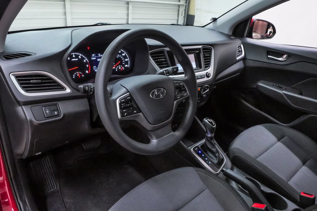 Certified 2022 Hyundai Accent SE FWD image 2