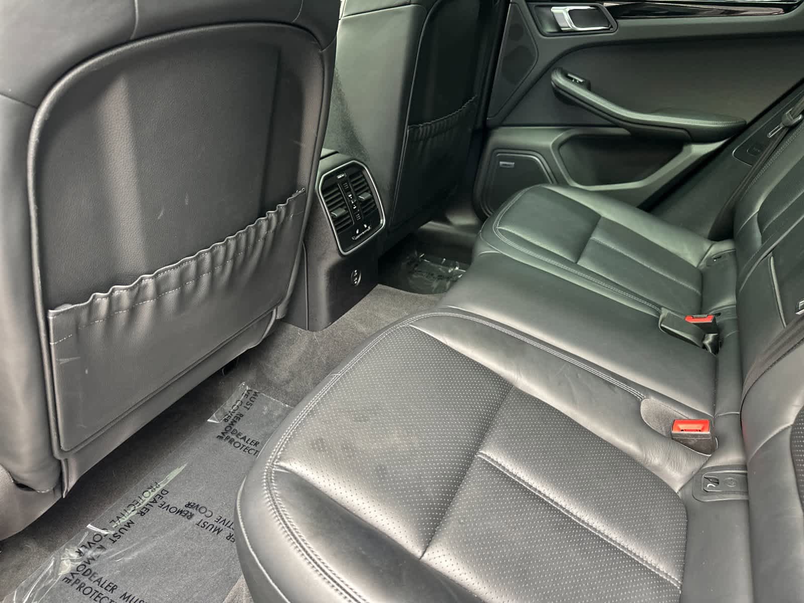 Certified 2024 Porsche Macan S AWD/4WD image 13