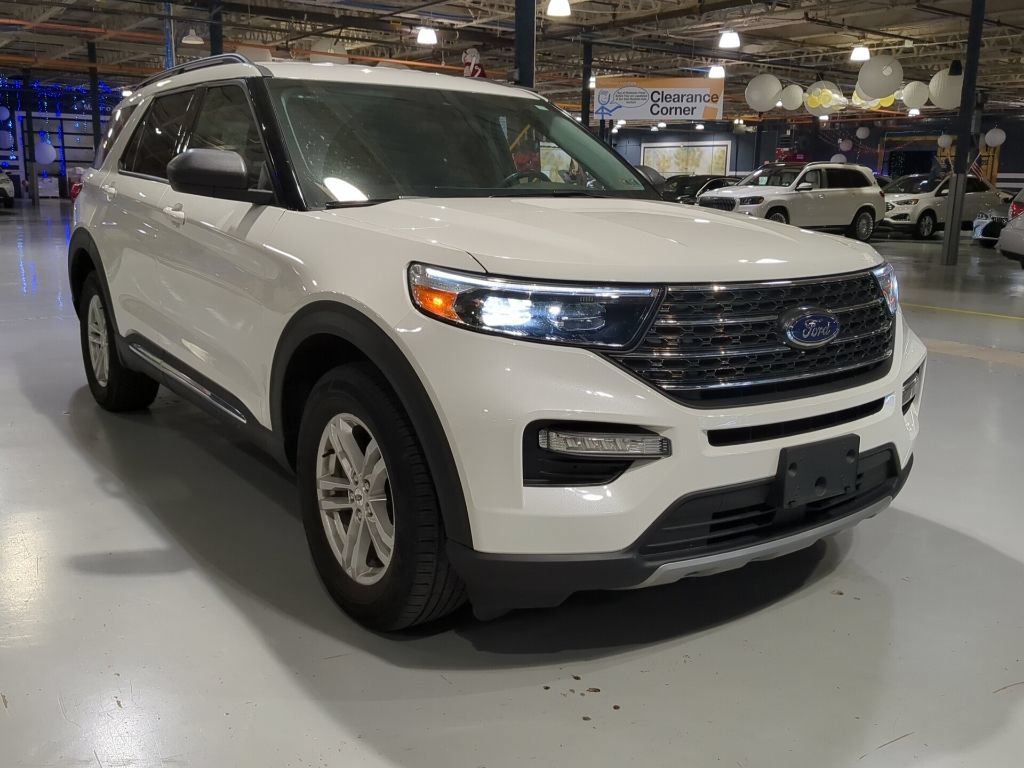 Used 2023 Ford Explorer XLT w/ Equipment Group 202A AWD/4WD image 5