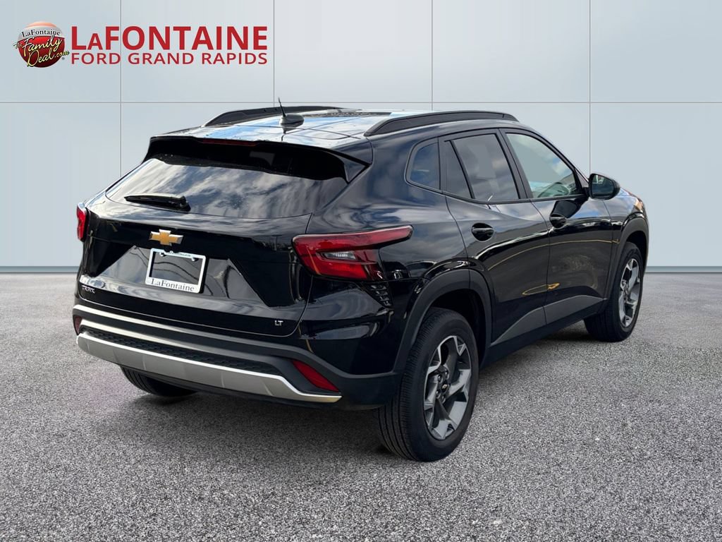 Used 2025 Chevrolet Trax LT FWD image 7