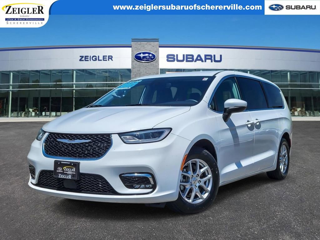 Used 2023 Chrysler Pacifica Touring-L FWD image 1