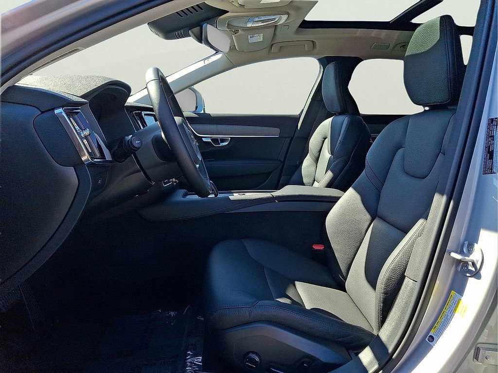 Used 2025 Volvo V90 B6 Cross Country Plus w/ Protection Package Premier image 6