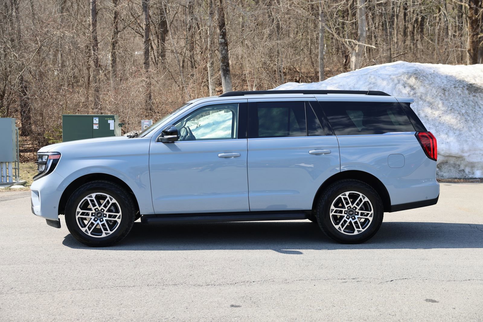 Certified 2025 Ford Expedition Active image 3