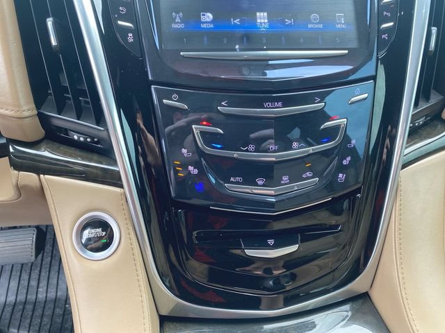 Used 2019 Cadillac Escalade ESV Platinum AWD/4WD image 19