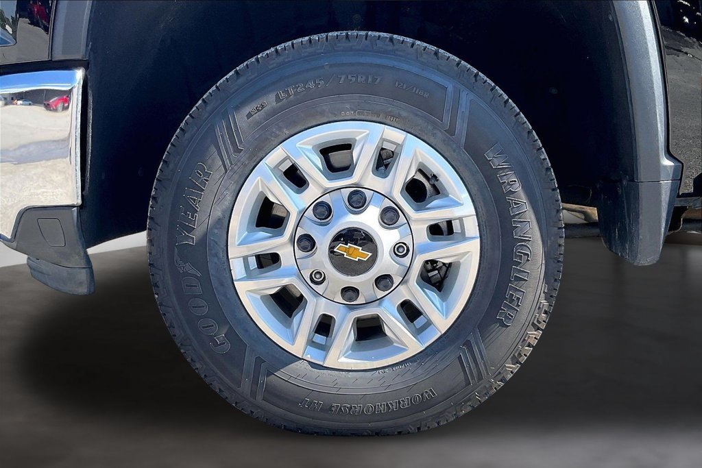Used 2025 Chevrolet Silverado 2500 LT w/ Convenience Package AWD/4WD image 32