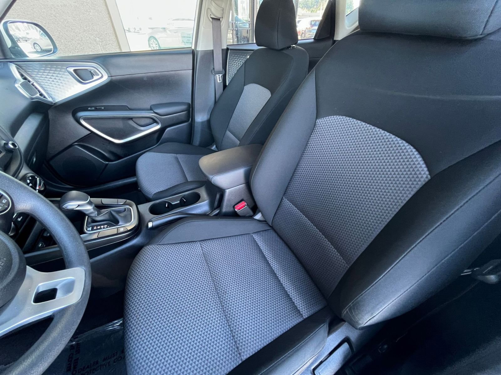 Used 2025 Kia Soul LX w/ LX Technology Package FWD image 36