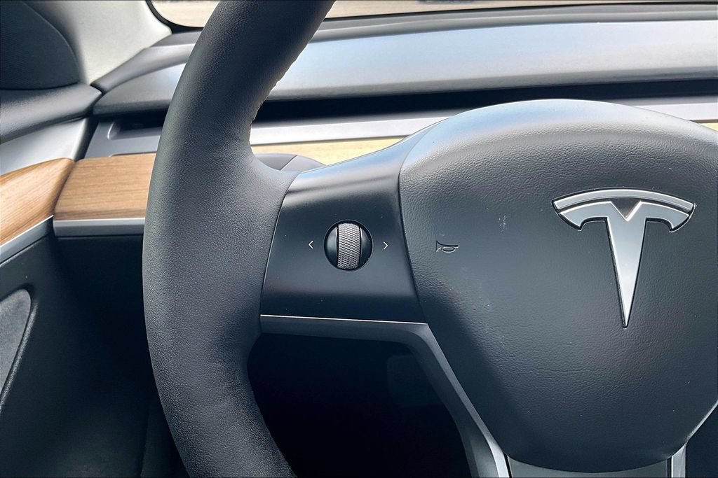 Used 2022 Tesla Model 3 Long Range AWD/4WD image 18