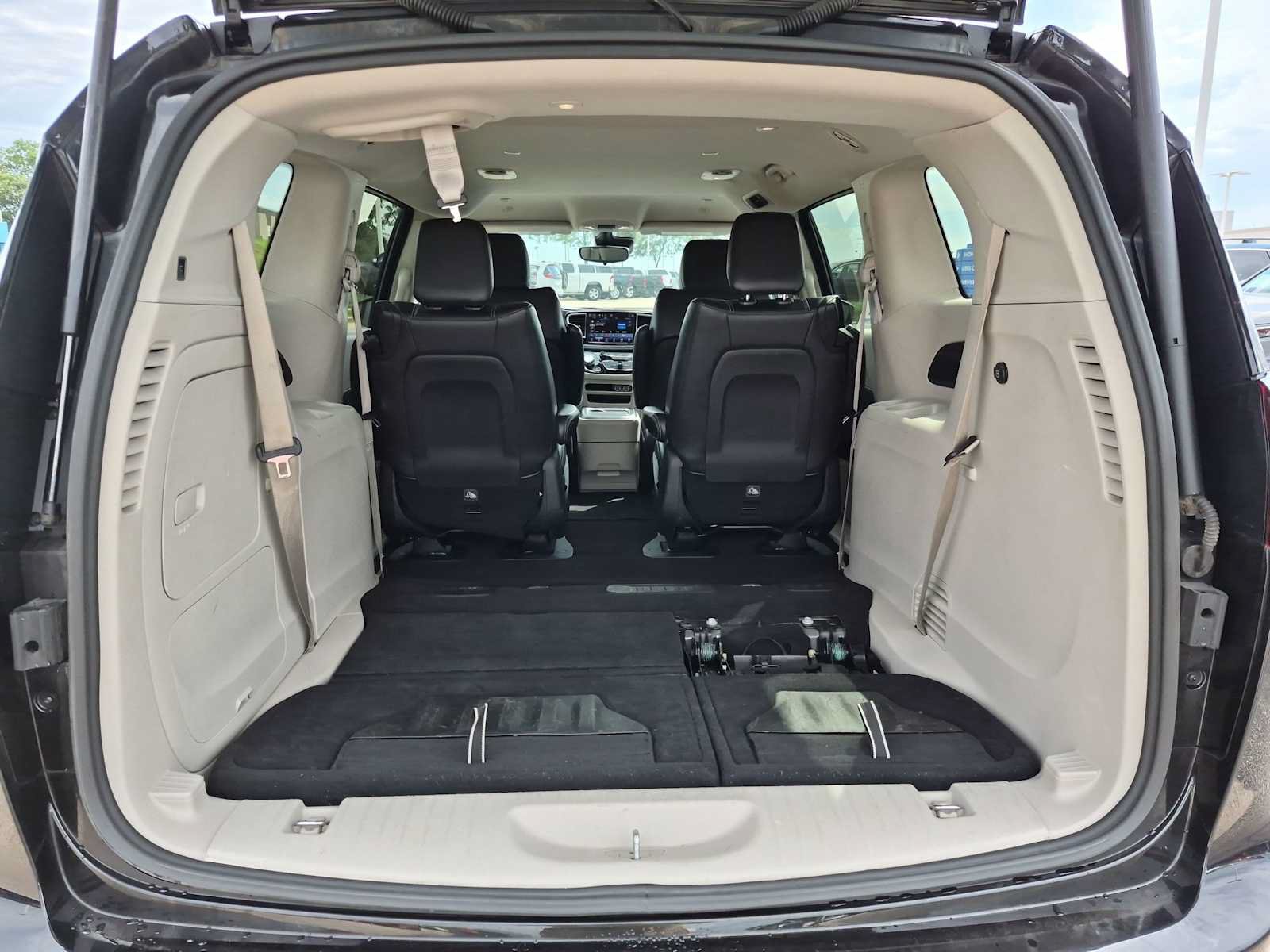 Used 2023 Chrysler Pacifica Touring-L FWD image 30