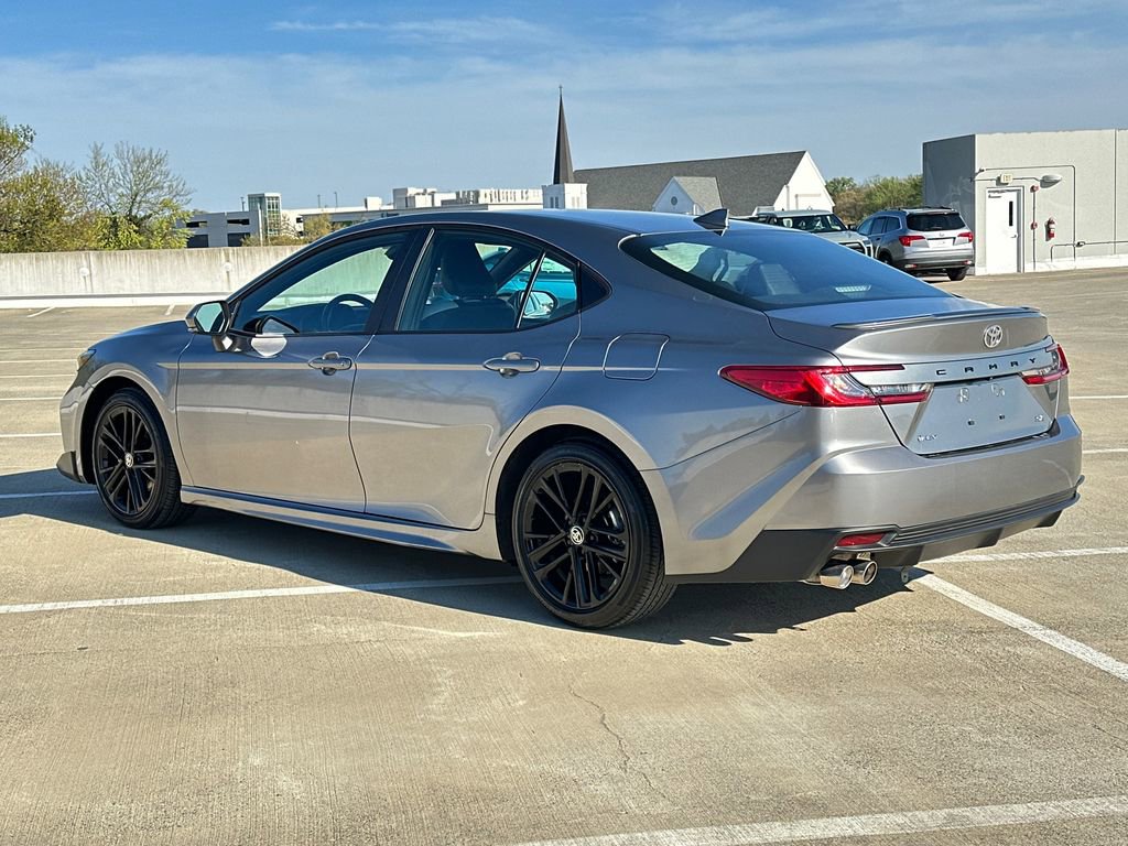 Used 2025 Toyota Camry SE image 3
