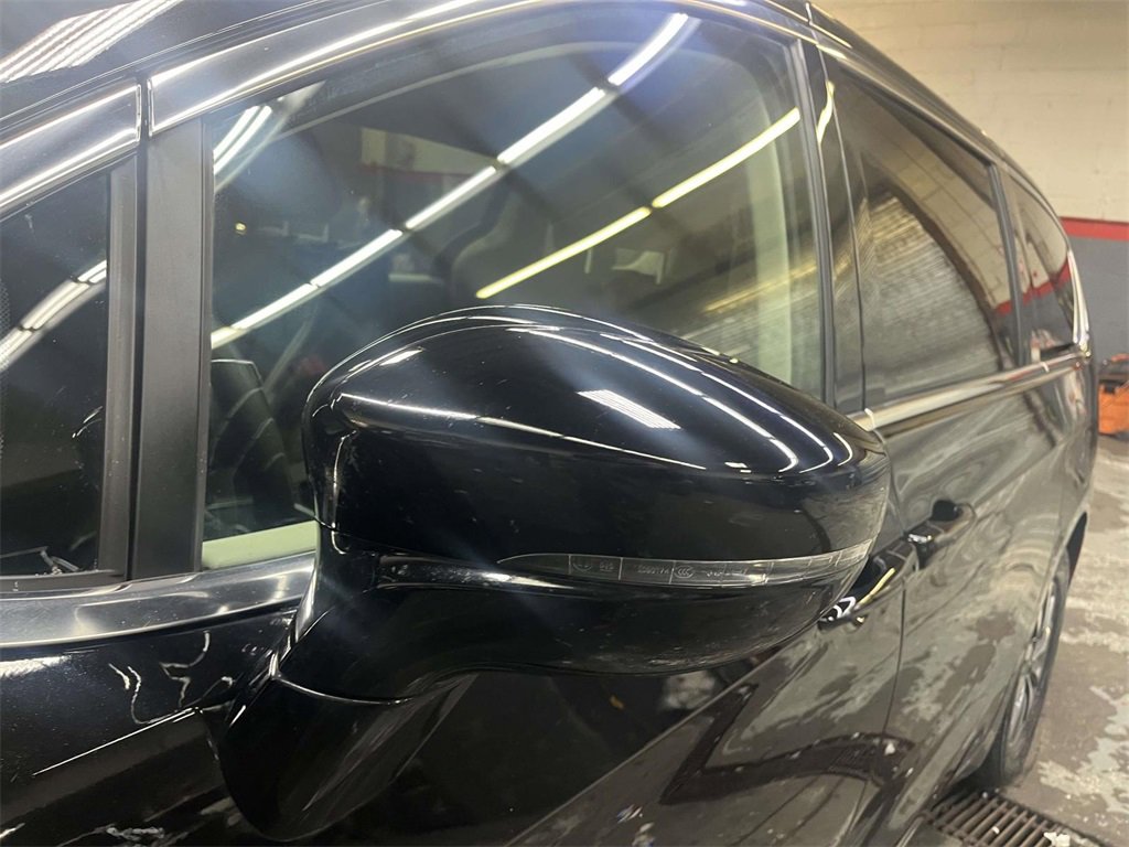 Used 2024 Chrysler Pacifica Select image 10