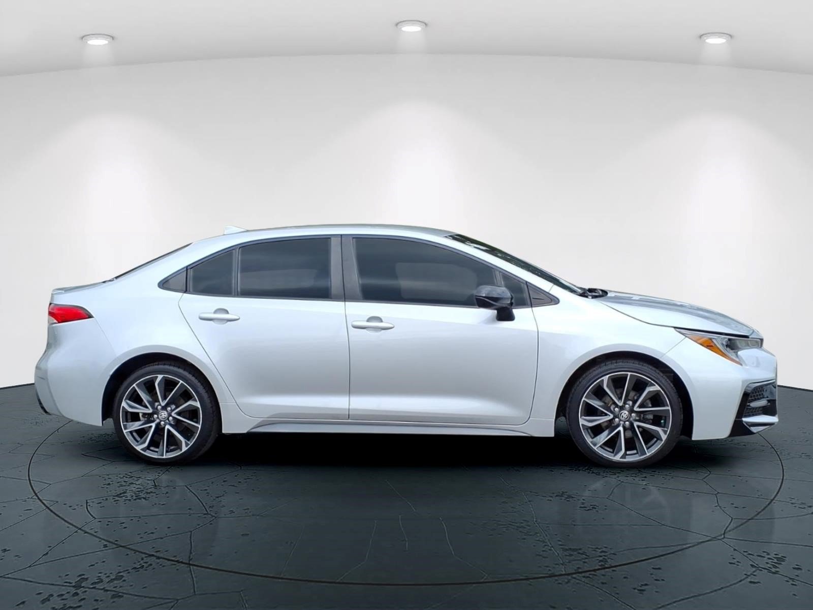 Used 2022 Toyota Corolla SE FWD image 2