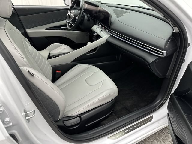 Used 2022 Hyundai Elantra Limited w/ Preferred Accessory Package FWD image 25