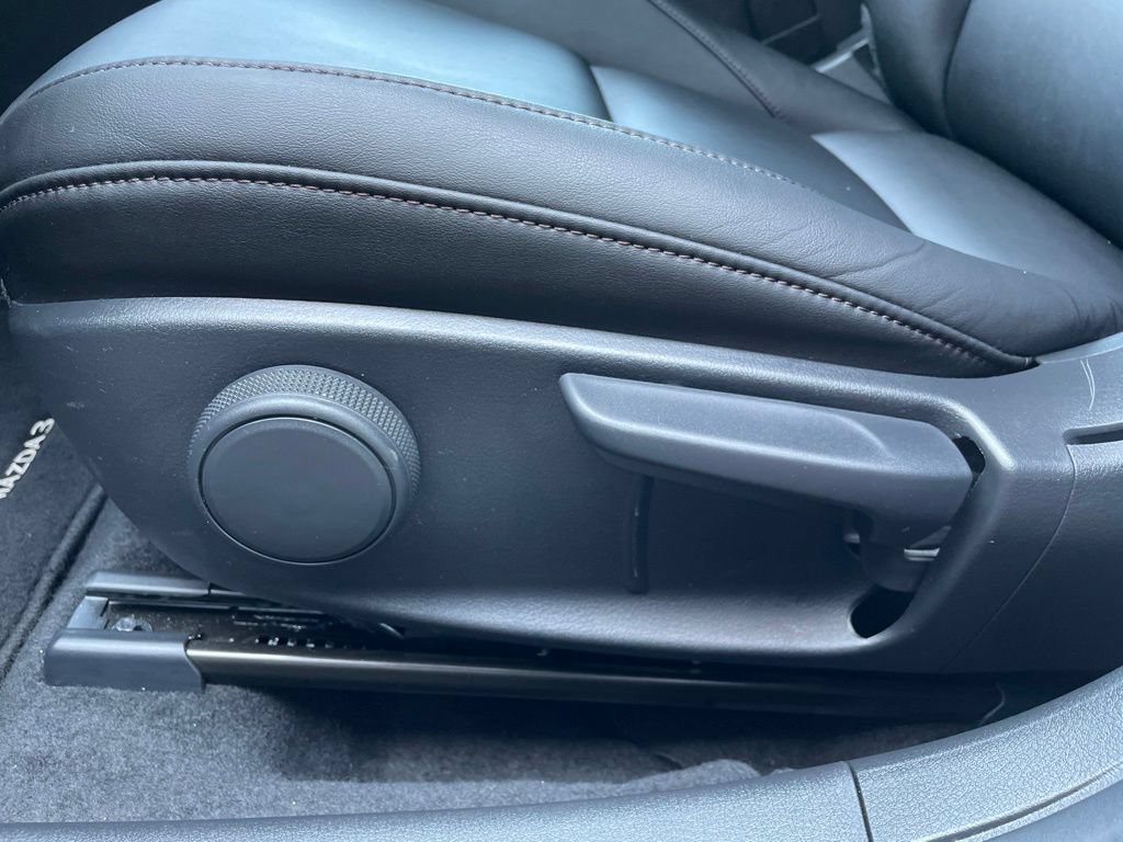 Certified 2025 MAZDA MAZDA3 s Sport FWD image 13
