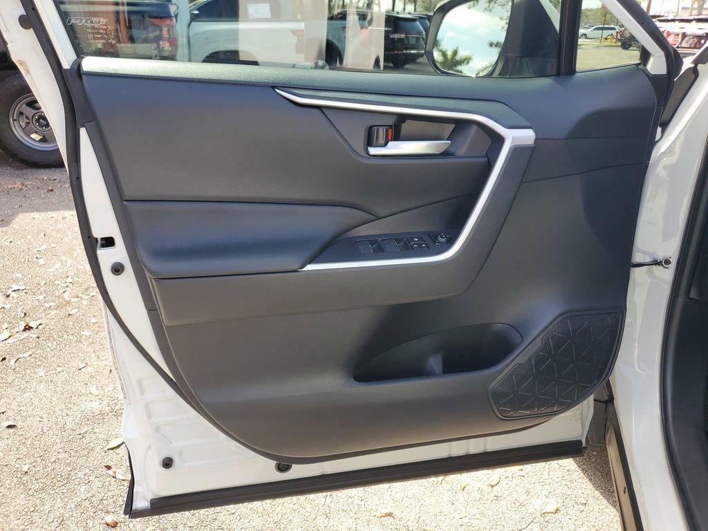 Used 2022 Toyota RAV4 XLE image 14