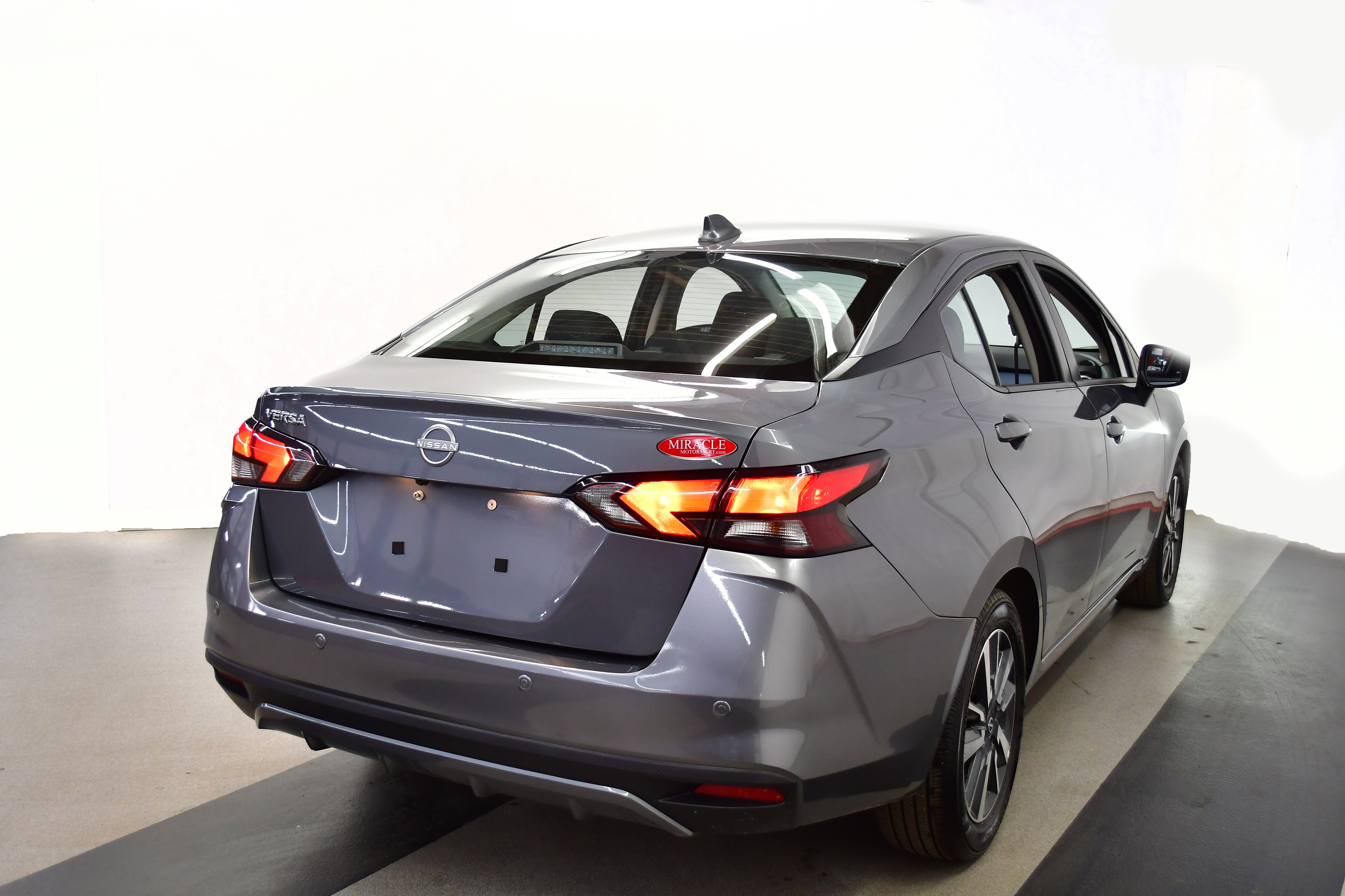 Used 2025 Nissan Versa SV image 15