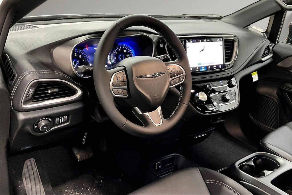 New 2026 Chrysler Pacifica Select FWD image 8