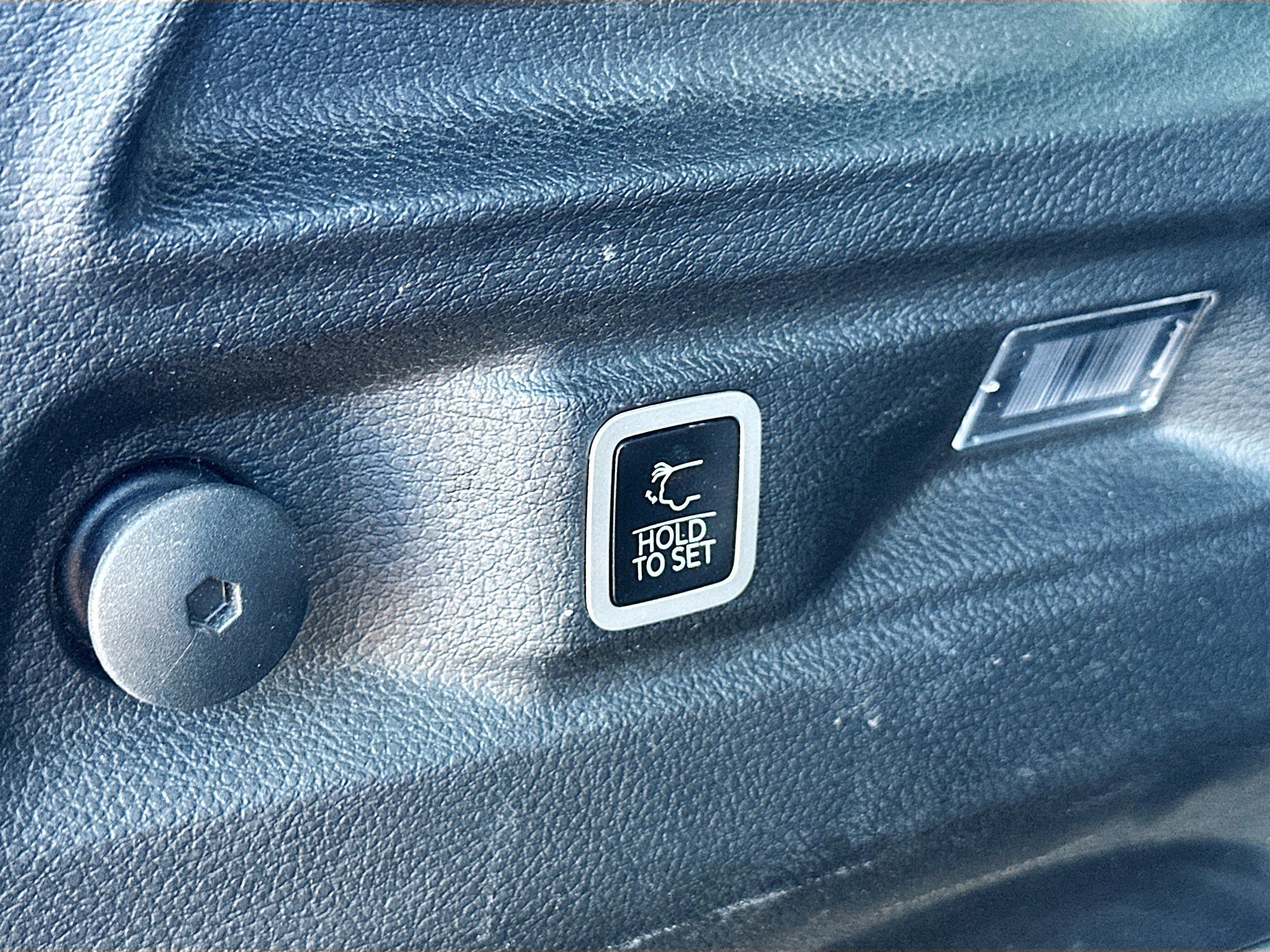 Used 2023 Jeep Grand Cherokee L Limited w/ Black Appearance Package image 31