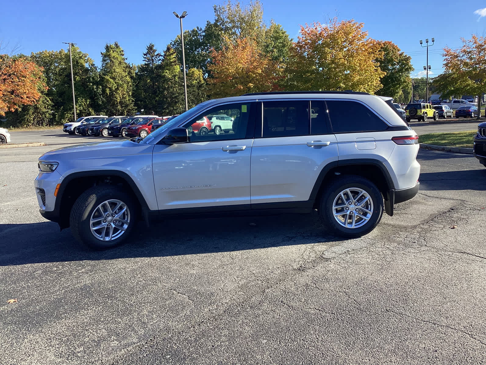 New 2025 Jeep Grand Cherokee Laredo X w/ Luxury Tech Group I image 4