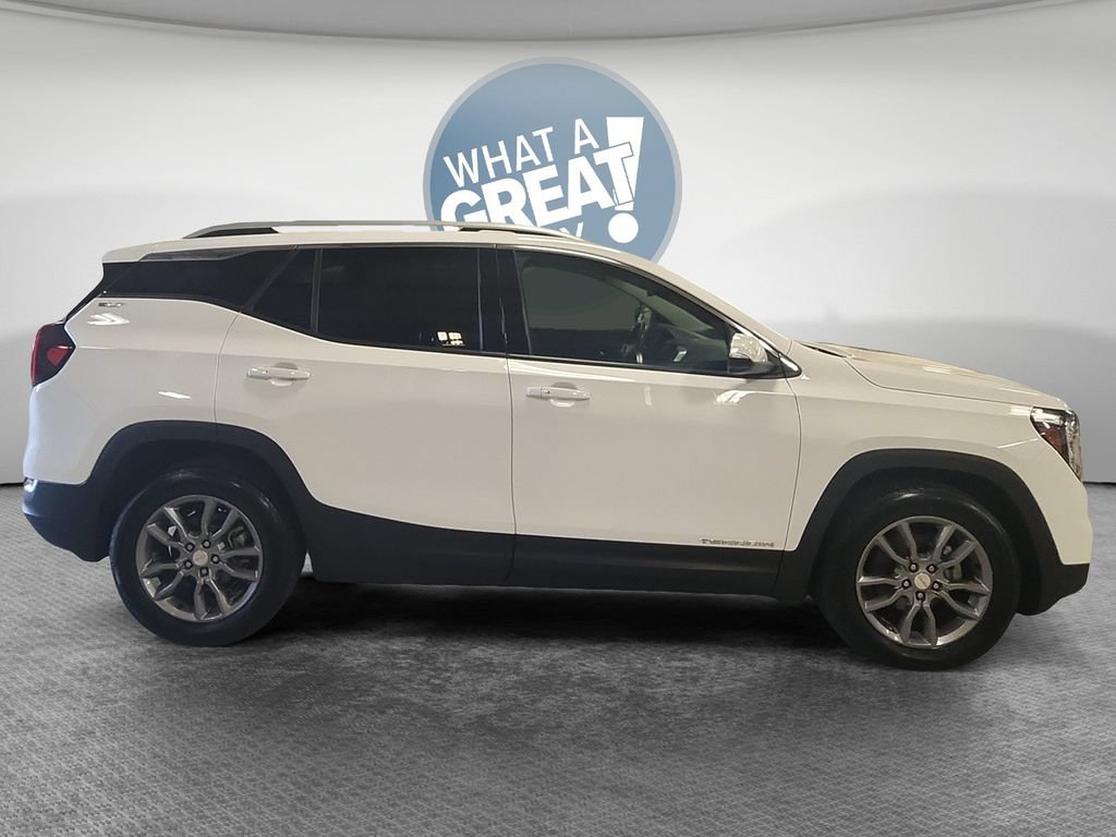 Certified 2024 GMC Terrain SLT FWD image 2