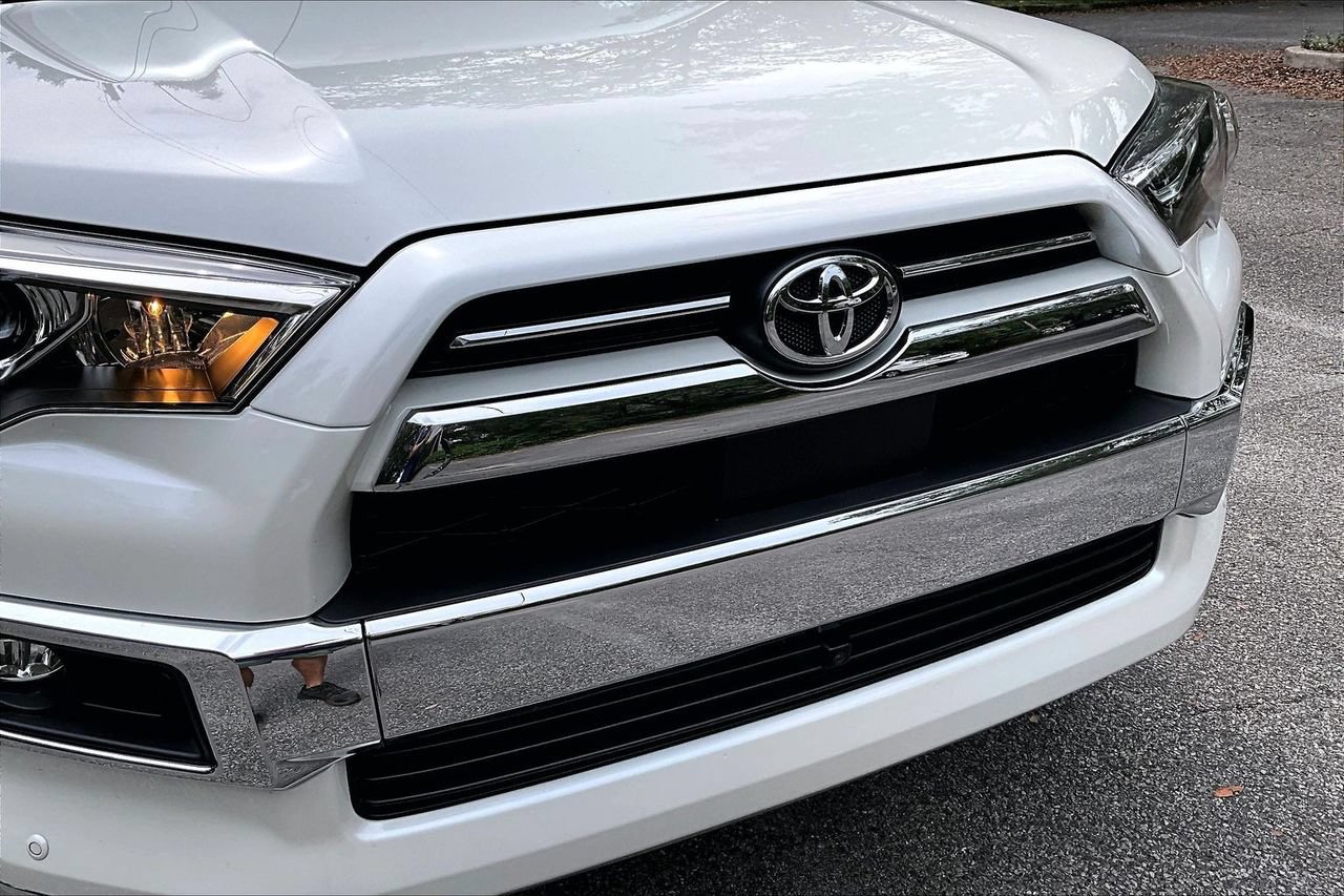 Used 2022 Toyota 4Runner Limited AWD/4WD image 32