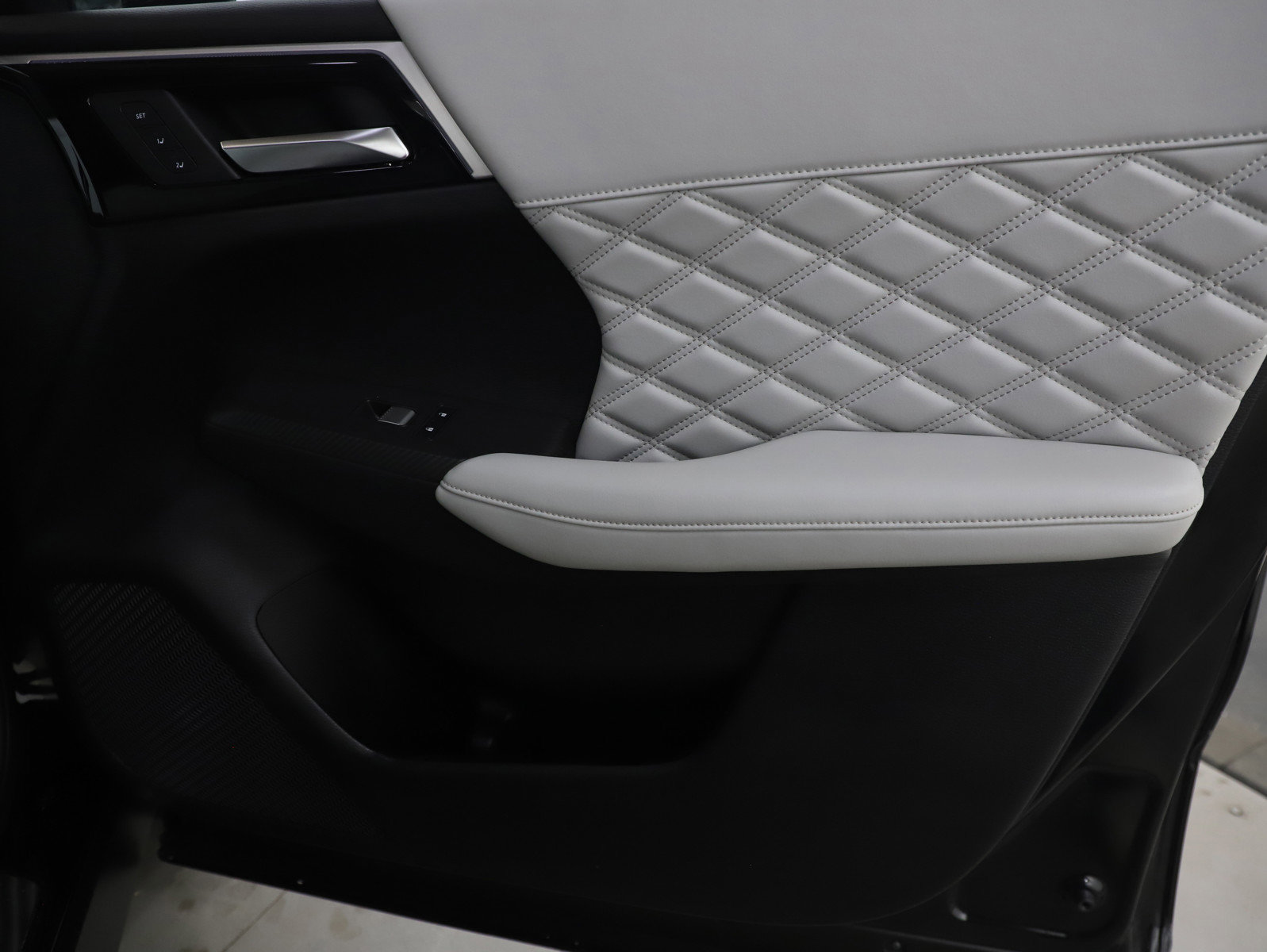 Used 2024 Mitsubishi Outlander SEL image 9