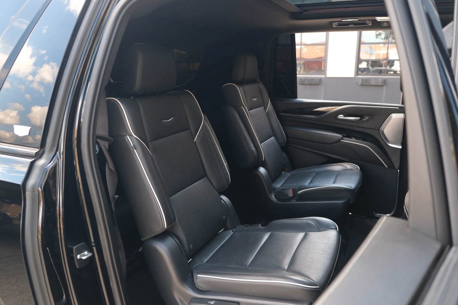 Used 2021 Cadillac Escalade ESV Sport w/ Driver Assist Tech Package RWD image 32
