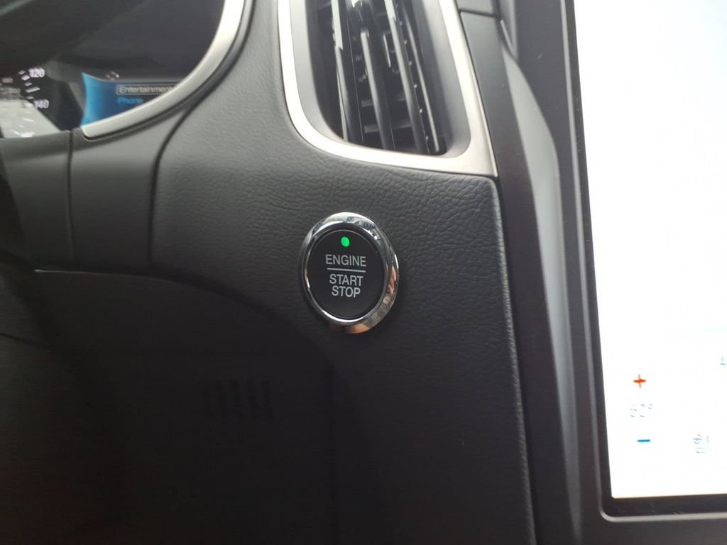 Used 2021 Ford Edge SEL w/ Convenience Package AWD/4WD image 21